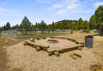 Mammoth Creek Rv Elkhound Site has Balcony rooms