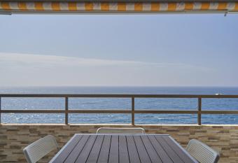Apartamento El Rompeolas has Balcony rooms