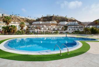 Residencial Sol Suite 2 allows 18 year olds to book a room