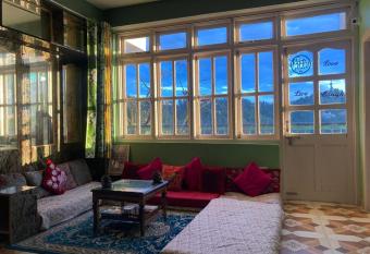 Zu-Zu Hostels allows 18 year olds to book a room