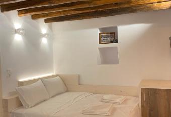 Cozy apartment Kostos has Balcony rooms