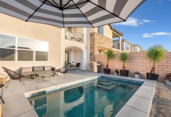 Palm SpringsIndio Stylish Casa Portuale Retreat has Balcony rooms