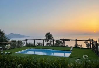 Farm seaview on Capri has Balcony rooms