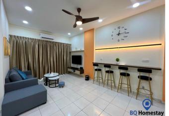 Sandakan Homestay (BQ Homestay and Car Rental) has Balcony rooms