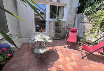 T2 avec terrasse priv  e has Balcony rooms