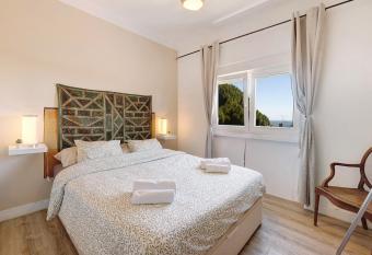 Bisa s house has Smoking/Balcony rooms