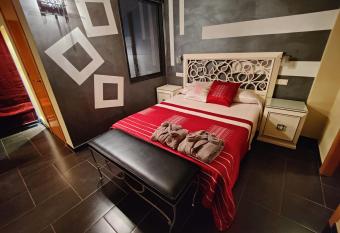 Hostal Manel has Balcony rooms