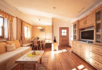 Kofler zw den W  nden Apt Himmelschl  ssel has Balcony rooms