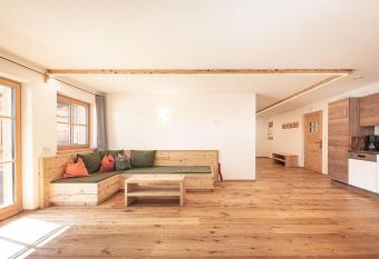 Kofler zw den W  nden Apt Zirm has Balcony rooms