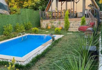 Lapis bungalov allows 18 year olds to book a room