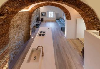 Residenza IL BORGO allows 18 year olds to book a room