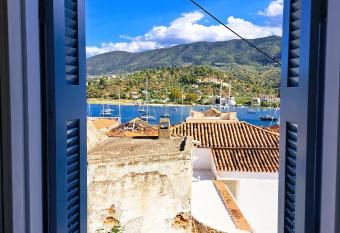 Giasemi traditional house has Balcony rooms