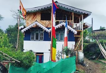 Yuksam wooden homestay has Balcony rooms