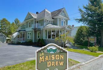 BNB Maison Drew has Balcony rooms