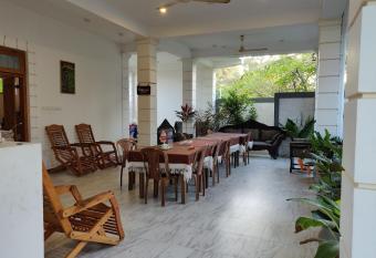 Surf n Lanka - Surf School has Balcony rooms