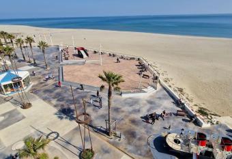 Le petit Beach face    la mer. has Balcony rooms