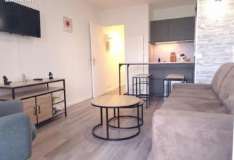 Escapade en bord de mer : studio    la plage ! has Balcony rooms