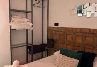 Gollum-Goretti House has Balcony rooms