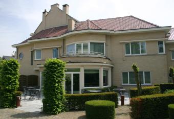 Hotel Het Zoete Water allows 18 year olds to book a room