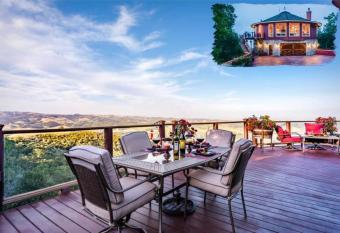 Hilltop Round House Sanctuary has Balcony rooms