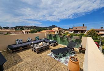 Invigorating AC one-bedroom flat with panoramic terrace - Dodo et Tartine has Balcony rooms