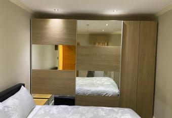 Ruislip Guest House has Balcony rooms