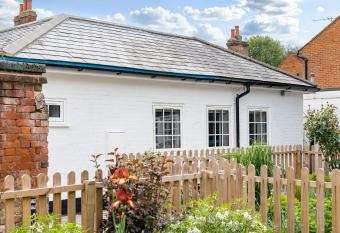 Apple Tree Cottage allows 18 year olds to book a room