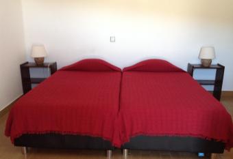 Miradouro da Serra allows 18 year olds to book a room