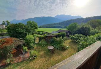 Maison de charme, entre lac et montagne has Balcony rooms