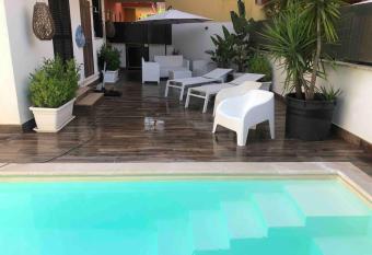 Appartamento con piscina has Balcony rooms