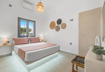 Zana s Villas-Zenia has Balcony rooms