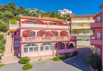 Villa Marija Apartments has Balcony rooms