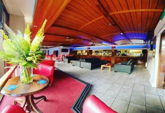 Gilson Hotel allows 18 year olds to book a room