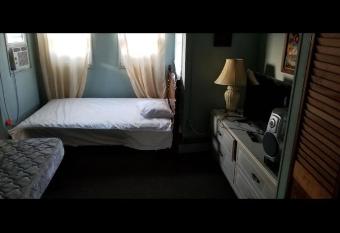 ARMANI MANOR UPSTAIRS UNIT 3 quaint rustic 1br has Balcony rooms