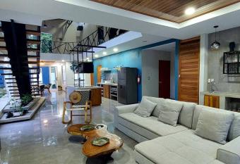 Moderna y espaciosa casa con estilo. 100% WiFi has Balcony rooms