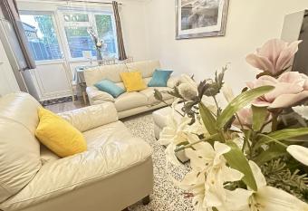 Pristine 2 Bed Family House allows 18 year olds to book a room