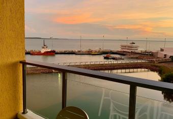 Serenity Peary - Executive 1brm at Darwin Waterfront with Sea Views allows 18 year olds to book a room