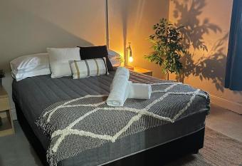 Federal Hotel has Balcony rooms