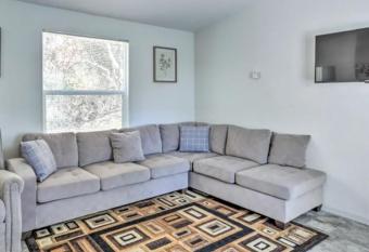 Blue Mountainview has Balcony rooms