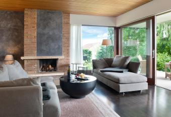 Domicile Relax has Balcony rooms