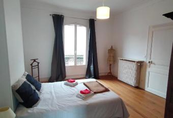 Les ARCHERS allows 18 year olds to book a room