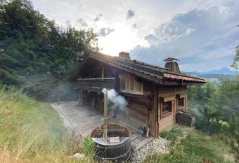 Chalet Bellevue 5*, Megeve has rooms with a private hot tub