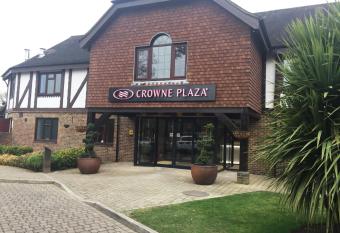 Crowne Plaza Felbridge - Gatwick, an IHG Hotel allows 18 year olds to book a room