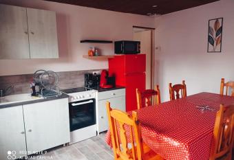 Calme et d  tente dans une maison proche de la mer has Balcony rooms