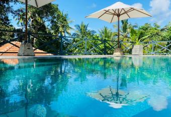 Ebony Boutique Villa has Balcony rooms