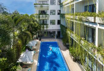 Grand Yard La Residence has Balcony rooms