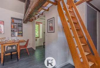 R Apparts Le Lotus Bleu allows 18 year olds to book a room