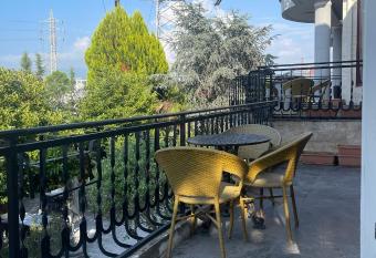 Hotel Lux de Paris has rooms with a private hot tub