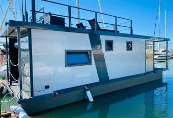 Houseboat C  diz El Puerto - Casa Flotante allows 18 year olds to book a room