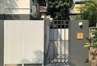 Arasa House by G Living -6mins MRT Klong Bang Phai has Balcony rooms